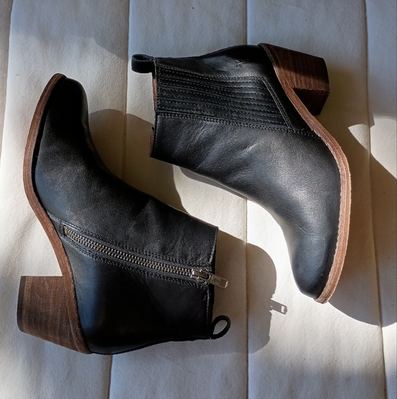 Frye Black Leather Ankle Boots_6.5 - Picture 11 of 11